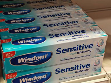 Londra, İngiltere-5 Mart 2025: Bilge SENSITİVE TOOTHPASTE diş hassasiyetini azaltmak ve diş minelerini güçlendirmek ve diş çürüklerine karşı korumak için özel olarak formüle edilmiştir