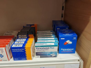 Londra, İngiltere-5 Mart 2025: PARACETAMOL PLUS etkili ağrı kesici ve ateş azaltımı sağlayarak baş ağrıları, kas ağrısı ve grip belirtilerinin yönetilmesine yardımcı oluyor.