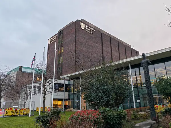 Newcastle on Tyne, UK-5 Mart 2025: NORTHUMBRIA UNIVERSITY on Newcastle on Tyne akademik mükemmeliyeti ile tanınan, sanat, iş, mühendislik ve sağlık bilimleri alanlarında çeşitli programlar sunan bir araştırma enstitüsüdür.. 
