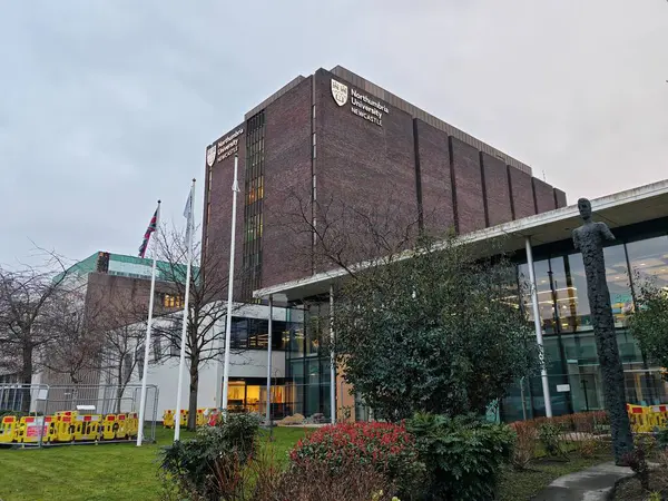 Newcastle on Tyne, UK-5 Mart 2025: NORTHUMBRIA UNIVERSITY on Newcastle on Tyne akademik mükemmeliyeti ile tanınan, sanat, iş, mühendislik ve sağlık bilimleri alanlarında çeşitli programlar sunan bir araştırma enstitüsüdür.. 