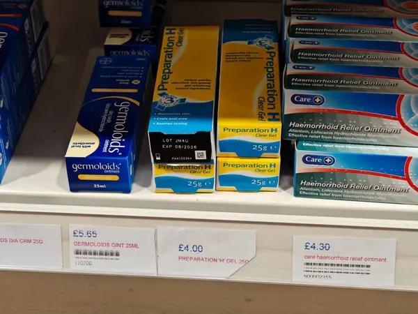 Londra, İngiltere-5 Mart 2025: PrePARATION H şişkinliği azaltan, sinirleri yatıştıran ve uzun süreli rahatlık sağlayan hızlı etki gösteren bir hemoroid rahatlatıcı kremdir.