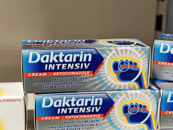 Londra, İngiltere-5 Mart 2025: DAKTARIN INTENSIV sporcular için yüksek güçlü bir anti-mantar tedavisidir.