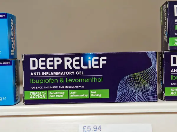 Londra, İngiltere-5 Mart 2025: DEEP RELIEF IBUPROFEN VE LEVOMENTHOL GEL, kas ve eklem ağrılarından hızlı etki sağlayan, antienflamatuar ve soğutma etkilerini birleştiren