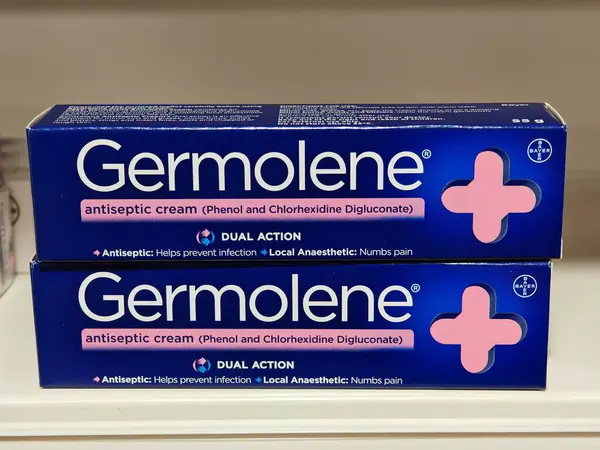 Londra, İngiltere-5 Mart 2025: GERMOLENE enfeksiyonların önlenmesine, kesiklerin, otlakların, yanıkların ve küçük yaraların hızla iyileşmesine yardımcı olan bir antiseptik kremdir.