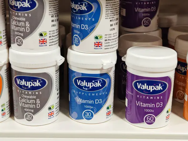 Londra, İngiltere-5 Mart 2025: VALUPAK VITAMIN D3 kemik sağlığı, bağışıklık fonksiyonu ve kalsiyum emilimini destekleyerek, D vitamini eksikliğinin önlenmesi ve genel sağlığın korunmasına yardımcı olur