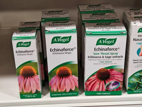 Londra, İngiltere-5 Mart 2025: A.VOGEL ECHINAFORCE ECHINACEA DROPS, soğuk algınlığı ve gribin şiddetini ve süresini azaltmak için tasarlanmış doğal bir bağışıklık artırıcı ilaçtır