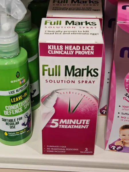 Londra, İngiltere-5 Mart 2025: Ful MARKS SOLUTION SPRAY sadece 5 dakika içinde çalışan hızlı ve etkili bir bit tedavisidir, haşin kimyasallar olmadan bit ve yumurtaları öldürür