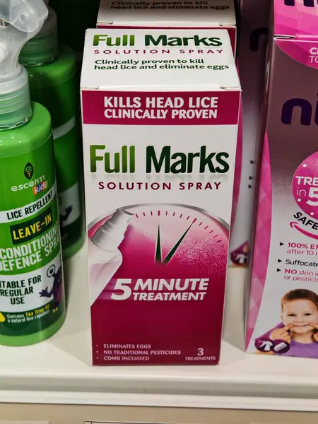 Londra, İngiltere-5 Mart 2025: Ful MARKS SOLUTION SPRAY sadece 5 dakika içinde çalışan hızlı ve etkili bir bit tedavisidir, haşin kimyasallar olmadan bit ve yumurtaları öldürür