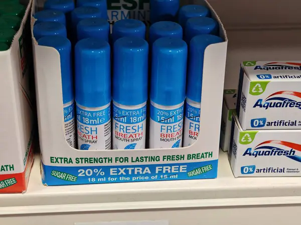 Londra, İngiltere-5 Mart 2025: FRESH EFFECT BREATH SPRAY ani tazelik sağlar, kötü nefesi ortadan kaldırır ve uzun süreli bir nane kokusu bırakır