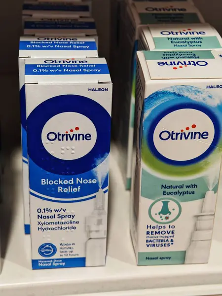 Londra, İngiltere-5 Mart 2025: OtrivINE, soğuk algınlığı, grip ve alerji kaynaklı tıkanıklığı 10 saat boyunca hava akışını iyileştiren hızlı etkili bir burun spreyi.