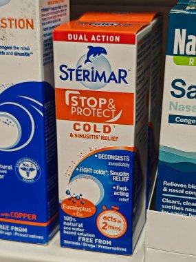 Londra, İngiltere-5 Mart 2025: STERIMAR STOP & PROTECT COLD, burun deliklerini temizleyerek soğuk belirtileri önlemeye ve enfeksiyonlara karşı korunmaya yardımcı olan hızlı etki eden bir burun spreyi..