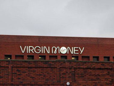 Londra, İngiltere-5 Mart 2025: VIRGIN Money, İngiltere genelinde kişisel & iş hesapları, ipotekler, krediler, kredi kartları ve yatırım seçenekleri de dahil olmak üzere yenilikçi bankacılık çözümleri sunmaktadır.