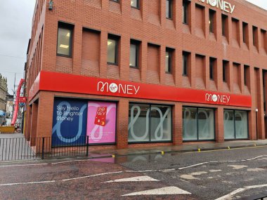 Londra, İngiltere-5 Mart 2025: VIRGIN Money, İngiltere genelinde kişisel & iş hesapları, ipotekler, krediler, kredi kartları ve yatırım seçenekleri de dahil olmak üzere yenilikçi bankacılık çözümleri sunmaktadır.