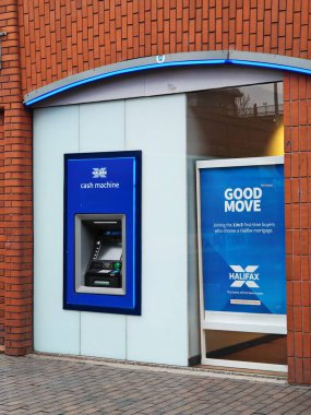 Londra, İngiltere-5 Mart 2025: HALIFAX, kişisel & iş bankacılığı, kredi, mortgage, tasarruf ve sigorta hizmetleri sunan bir İngiltere bankasıdır..