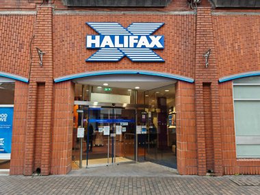 Londra, İngiltere-5 Mart 2025: HALIFAX, kişisel & iş bankacılığı, kredi, mortgage, tasarruf ve sigorta hizmetleri sunan bir İngiltere bankasıdır..