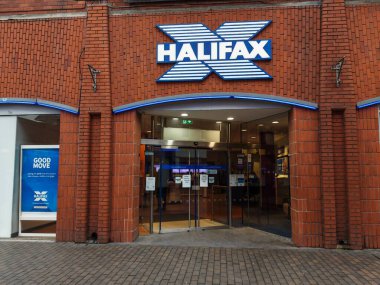 Londra, İngiltere-5 Mart 2025: HALIFAX, kişisel & iş bankacılığı, kredi, mortgage, tasarruf ve sigorta hizmetleri sunan bir İngiltere bankasıdır..