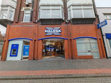 Londra, İngiltere-5 Mart 2025: HALIFAX, kişisel & iş bankacılığı, kredi, mortgage, tasarruf ve sigorta hizmetleri sunan bir İngiltere bankasıdır..
