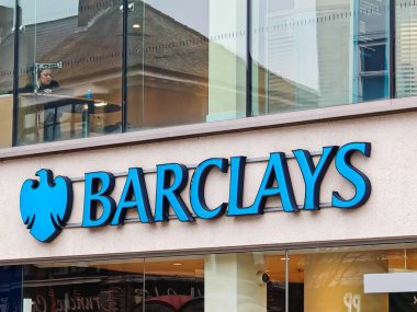 Londra, İngiltere-5 Mart 2025: BARCLAYS kişisel ve iş bankacılığı, krediler, ipotekler, yatırım çözümleri ve dijital bankacılık hizmetleri sunan önde gelen bir İngiltere bankasıdır