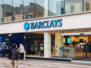 Londra, İngiltere-5 Mart 2025: BARCLAYS kişisel ve iş bankacılığı, krediler, ipotekler, yatırım çözümleri ve dijital bankacılık hizmetleri sunan önde gelen bir İngiltere bankasıdır