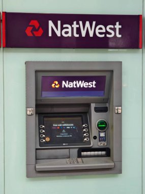 Londra, İngiltere-5 Mart 2025: NATWEST, kişisel ve iş bankacılığı, mortgage, kredi, tasarruf, yatırım çözümleri ve dijital finans hizmetleri sağlayan bir İngiltere bankasıdır