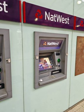 Londra, İngiltere-5 Mart 2025: NATWEST, kişisel ve iş bankacılığı, mortgage, kredi, tasarruf, yatırım çözümleri ve dijital finans hizmetleri sağlayan bir İngiltere bankasıdır