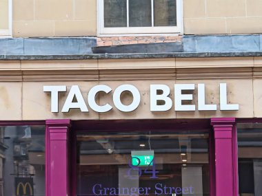 Londra, İngiltere-5 Mart 2025: TACO BELL Meksika yemekleri, dürümler, nachos & quesadillas dahil olmak üzere küresel bir fast-food zinciri..
