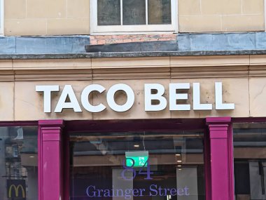 Londra, İngiltere-5 Mart 2025: TACO BELL Meksika yemekleri, dürümler, nachos & quesadillas dahil olmak üzere küresel bir fast-food zinciri..