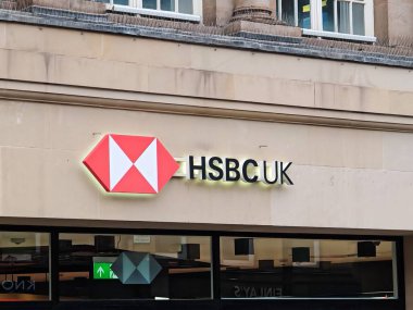 Londra, İngiltere-5 Mart 2025: HSBC UK, kişisel ve iş bankacılığı, ipotekler, krediler ve refah yönetimi gibi finansal hizmetler sunan önde gelen bir bankadır.