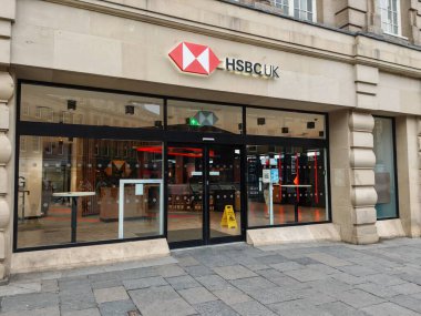 Londra, İngiltere-5 Mart 2025: HSBC UK, kişisel ve iş bankacılığı, ipotekler, krediler ve refah yönetimi gibi finansal hizmetler sunan önde gelen bir bankadır.