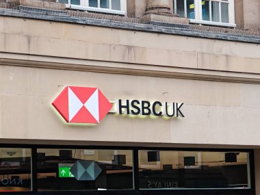 Londra, İngiltere-5 Mart 2025: HSBC UK, kişisel ve iş bankacılığı, ipotekler, krediler ve refah yönetimi gibi finansal hizmetler sunan önde gelen bir bankadır.