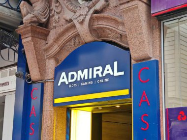 Londra, İngiltere-5 Mart 2025: ADMIRAL CASINO İngiltere genelinde heyecan verici ikramiyeler ve promosyonlarla kumar makineleri, klasik kumarhane oyunları ve dijital bahis deneyimleri sunuyor.