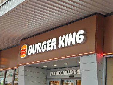 Londra, İngiltere-5 Mart 2025: BURGER king, ızgara burger, patates kızartması ve milkshake ile ünlü küresel bir fast-food zinciri..