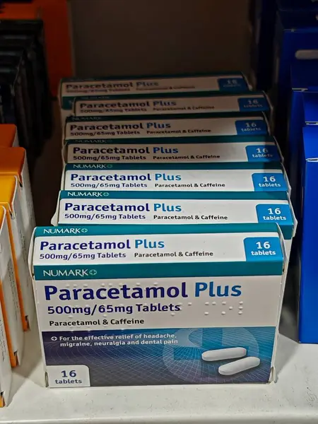 Londra, İngiltere-5 Mart 2025: PARACETAMOL PLUS etkili ağrı kesici ve ateş azaltımı sağlayarak baş ağrıları, kas ağrısı ve grip belirtilerinin yönetilmesine yardımcı oluyor.