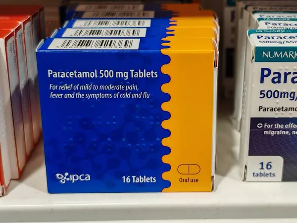 Londra, İngiltere-5 Mart 2025: PARACETAMOL 500MG CAPSULES hummadan, baş ağrılarından, vücut ağrılarından ve grip belirtilerinden hızlı bir rahatlama sağlayarak, onları karşı ağrı kesiciler üzerinde popüler hale getirdi..