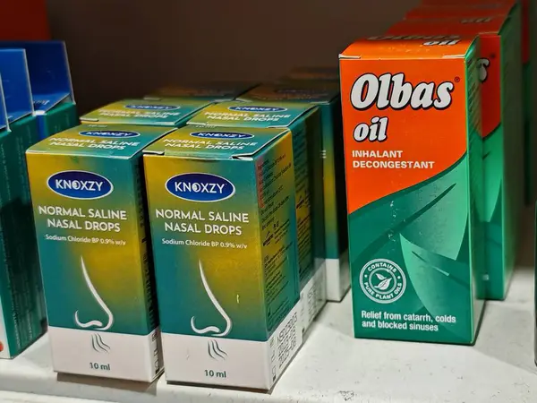 Londra, İngiltere-5 Mart 2025: OLBAS INHALER nezle ve alerjilerin yol açtığı tıkanmış burunları temizleyen önemli bir yağ karışımıyla burun tıkanıklığından anında kurtuldu.