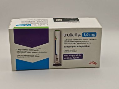 Prag, Çek Cumhuriyeti-8 Nisan 2025: Tip 2 diyabet yönetimi için doğruluk önceden doldurulmuş enjeksiyon kalemi, haftalık kan şekeri kontrolü ve GLP-1 reseptör agonist tedavisi.