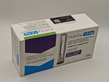 Prag, Çek Cumhuriyeti-8 Nisan 2025: Tip 2 diyabet yönetimi için doğruluk önceden doldurulmuş enjeksiyon kalemi, haftalık kan şekeri kontrolü ve GLP-1 reseptör agonist tedavisi.