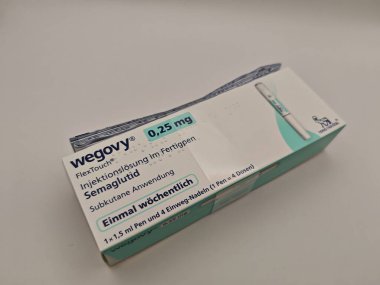 Prag, Çek Cumhuriyeti-8 Nisan 2025: Novo Nordisk tarafından üretilen ve tip 2 diyabet ve kan şekeri kontrolü için kullanılan Ozempic kalem.