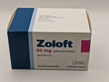 Prag, Çek Cumhuriyeti-8 Nisan 2025: Depresyon, anksiyete bozukluğu ve ruh hali dengeleme tedavisi için sertralin SSRI antidepresanlı Pfizer Zoloft hapları.