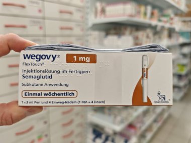 Prag, Çek Cumhuriyeti-8 Nisan 2025: Novo Nordisk tarafından üretilen ve tip 2 diyabet ve kan şekeri kontrolü için kullanılan Ozempic kalem.