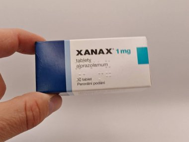Prag, Çek Cumhuriyeti-7 Mayıs 2025: Pfizer Xanax hapları anksiyete bozukluğu, panik bozukluk tedavisi ve zihinsel sağlık stabilizasyonu için alprazolam.