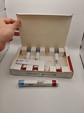 Prag, Çek Cumhuriyeti-13 Mayıs 2025: Metoje Kalemi romatoid artrit ve sedef için metotreksat, medac tarafından otomatik enjektör.