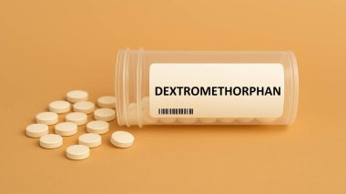 DEXTROMETHORPHAN İlaçlarla dolu plastik kutu