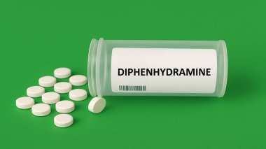 Diphenhydramine plastik ilaç kutusu ve masada tabletler.