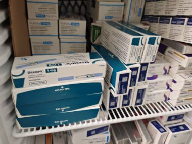 Prag, Çek Cumhuriyeti-8 Nisan 2025: Novo Nordisk tarafından üretilen ve tip 2 diyabet ve kan şekeri kontrolü için kullanılan Ozempic kalem.