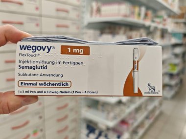 Prag, Çek Cumhuriyeti-8 Nisan 2025: Novo Nordisk tarafından üretilen ve tip 2 diyabet ve kan şekeri kontrolü için kullanılan Ozempic kalem.
