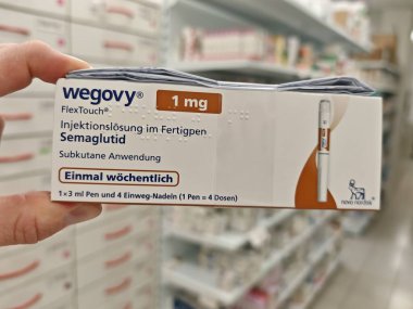 Prag, Çek Cumhuriyeti-8 Nisan 2025: Novo Nordisk tarafından üretilen ve tip 2 diyabet ve kan şekeri kontrolü için kullanılan Ozempic kalem.