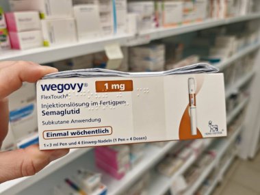 Prag, Çek Cumhuriyeti-8 Nisan 2025: Novo Nordisk tarafından üretilen ve tip 2 diyabet ve kan şekeri kontrolü için kullanılan Ozempic kalem.