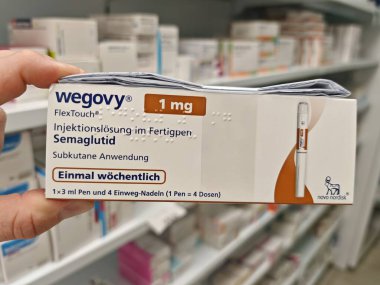 Prag, Çek Cumhuriyeti-8 Nisan 2025: Novo Nordisk tarafından üretilen ve tip 2 diyabet ve kan şekeri kontrolü için kullanılan Ozempic kalem.