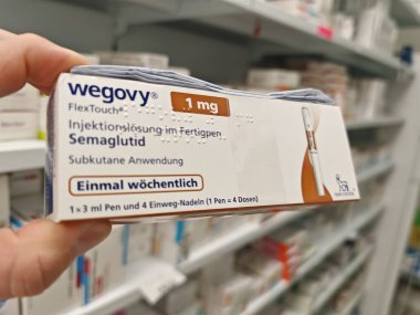 Prag, Çek Cumhuriyeti-8 Nisan 2025: Novo Nordisk tarafından üretilen ve tip 2 diyabet ve kan şekeri kontrolü için kullanılan Ozempic kalem.